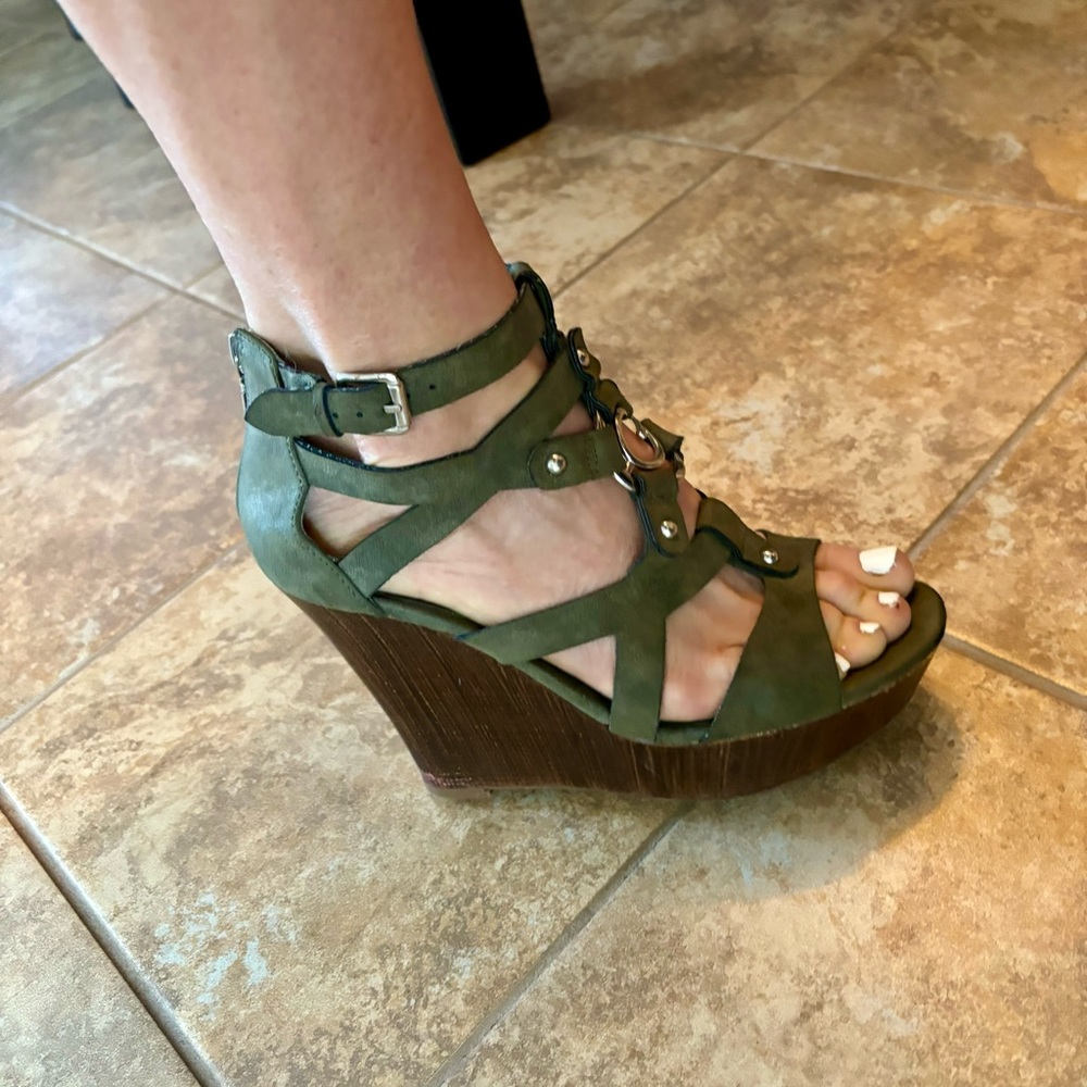 G By Guess Womens Dodge Open Toe Casual Platform Sandals